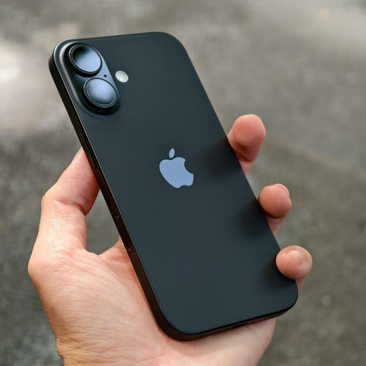 Selling Your Phone on eBay vs a Buyback Service: The Real Comparison